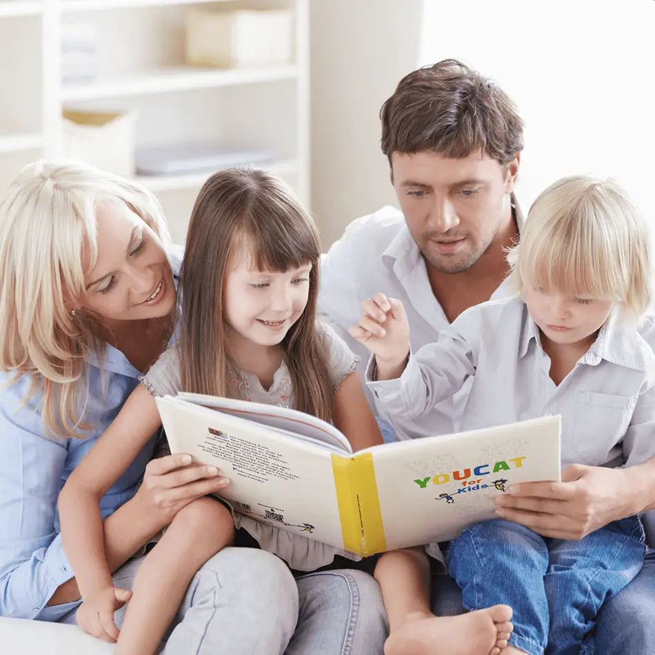 Children are reading YOUCAT for Kids with their parents