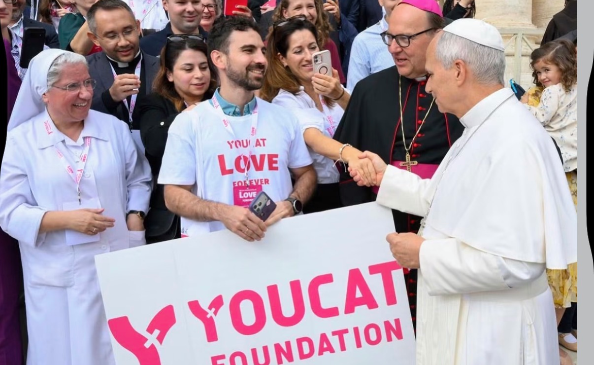 news-youcat-pope-mobile